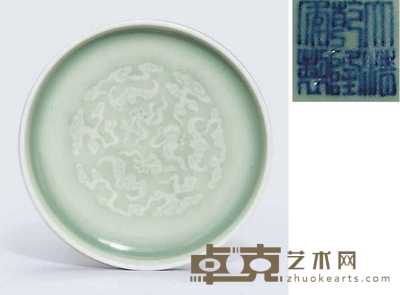 PERIOD (1736-95) A FINE SMALL CELADON-GLAZED DISH 